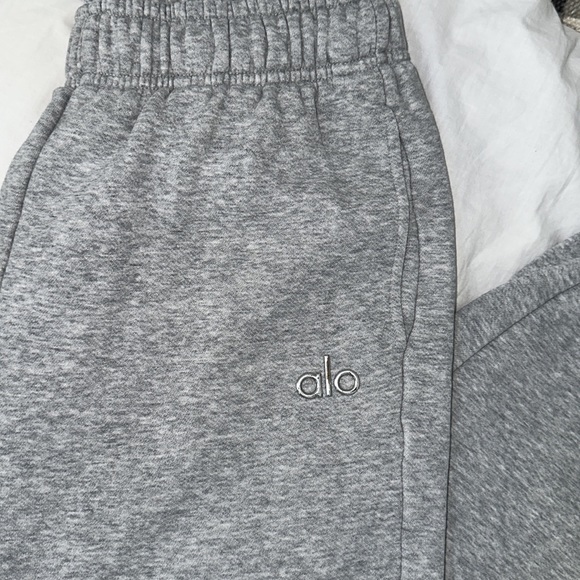 Alo yoga sweats - Picture 5 of 5